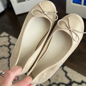 1901 Girls gold shimmer flats size 1.5M